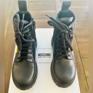 Authentic Chunky black leather Moschino boots, Made in Italy.
